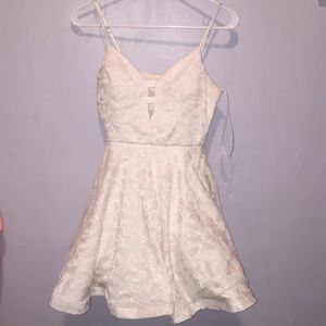 Pretty White Dress From Windsor!!!